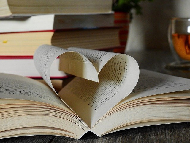 book-with-open-pages-forming-a-heart-image